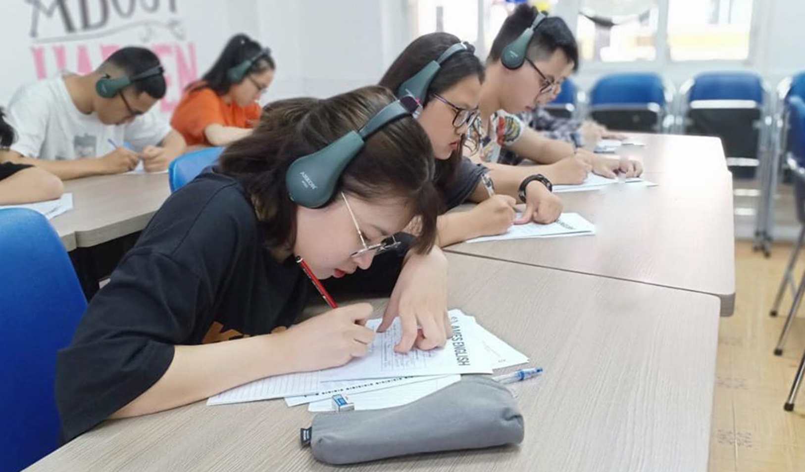 Can-tap-trung-vao-ky-nang-nghe-trong-bai-thi-TOEIC