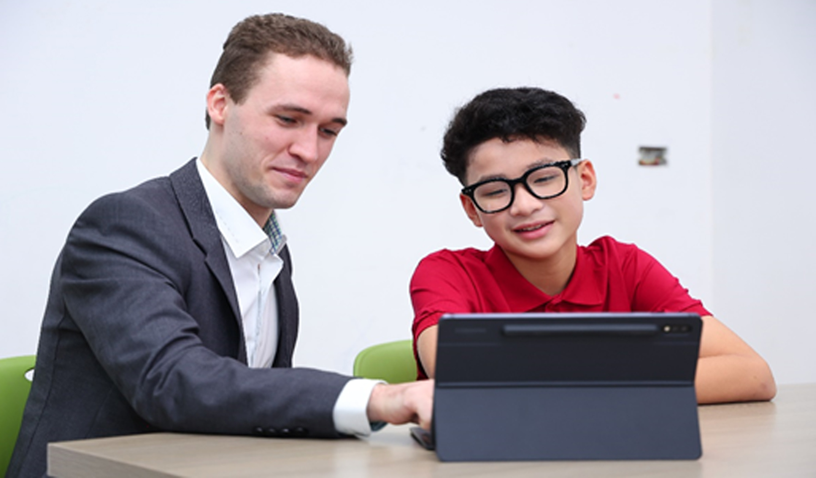 Hình ảnh Tương Tác với giáo viên nước ngoài tại AMES