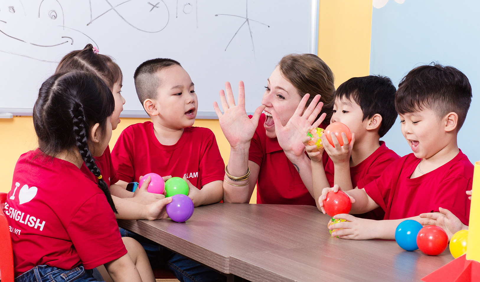Học tập kết hợp với trò chơi, chơi game tại AMES English
