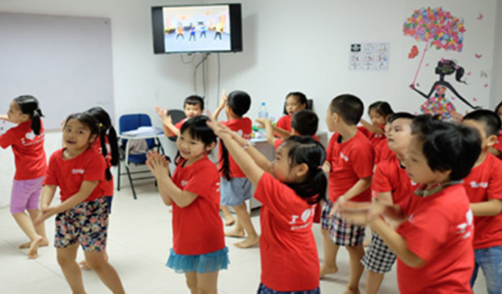 Học tập qua âm nhạc múa hát và nhảy múa tại AMES