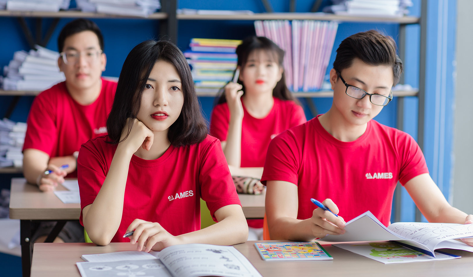 Hình ảnh luyện tập và cải thiện vốn từ vựng tại AMES English